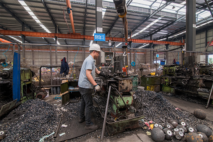 江蘇網架配件-螺栓球加工車間