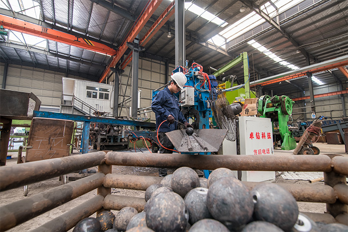 江蘇網架配件-螺栓球加工車間